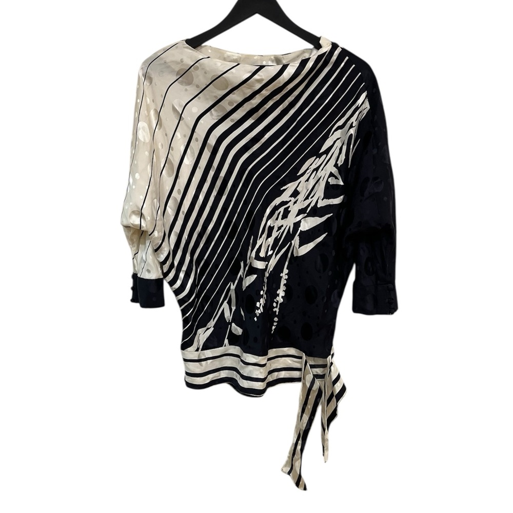 Elegant Black and ivory Blouse silk vintage 1980’s
